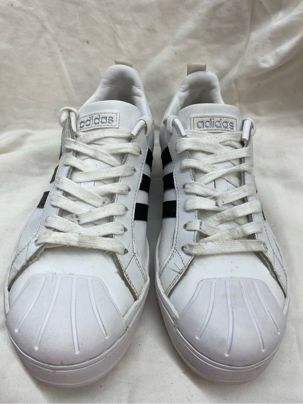 adidas White and Black Shell Toe Low-Top Sneakers sz 10